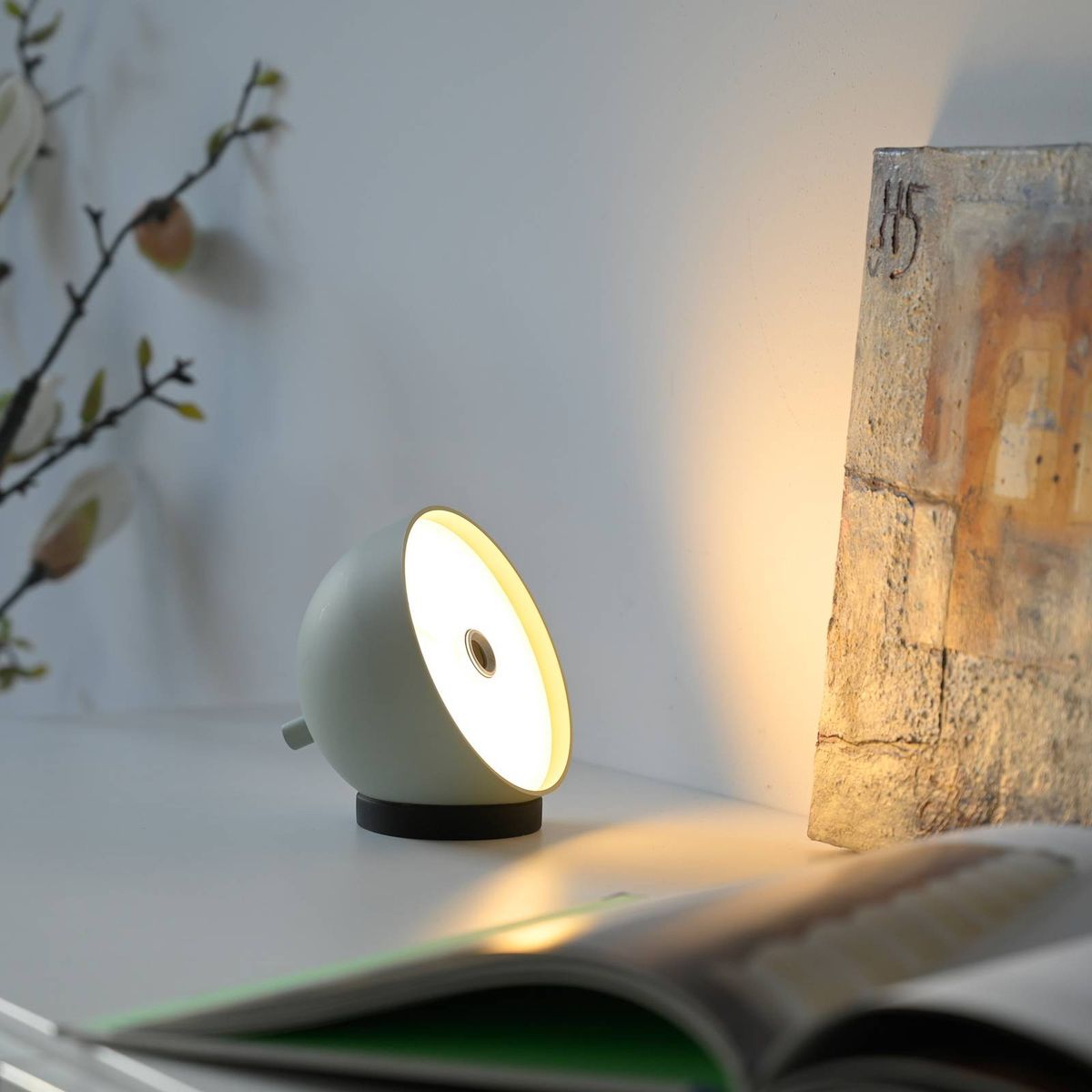 چراغ رومیزی شارژی