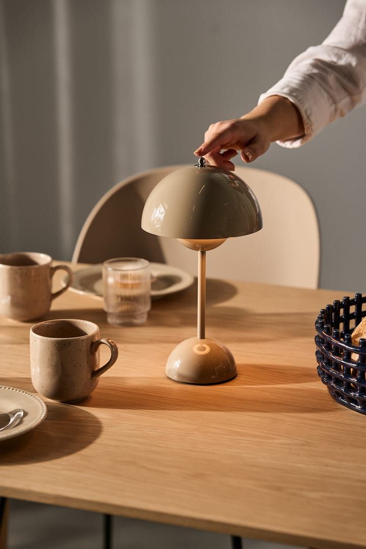 چراغ رومیزی شارژی برای رستوران